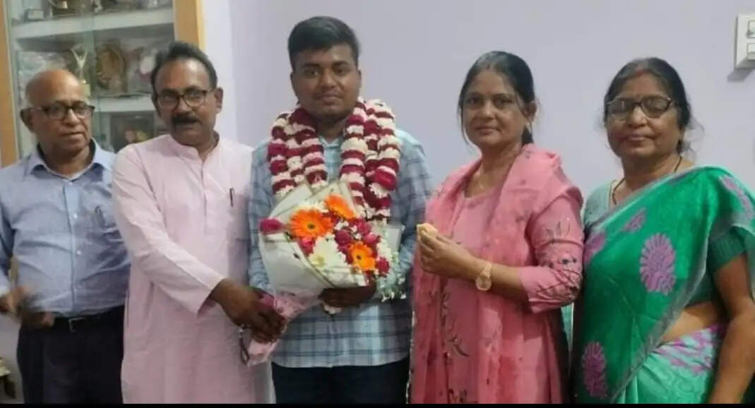 बाराबंकी के अभिजीत बने आईएएस, 294वीं रैंक से जिले का नाम किया रोशन