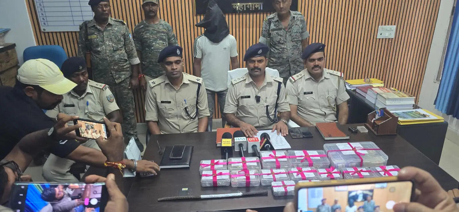 चोरी का आरोपित गिरफ्तार, चार लाख नकद और आभूषण बरामद