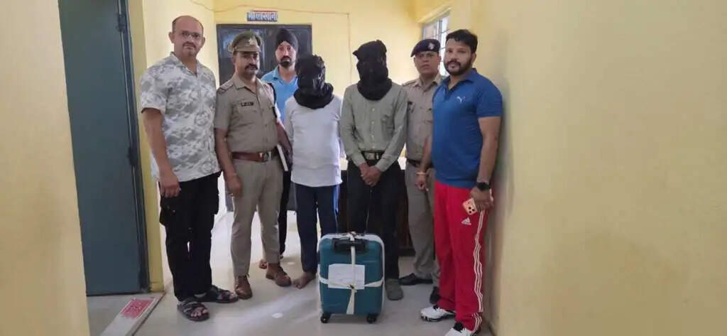 पांच किलो चरस बरामद, दो तस्कर गिरफ्तार