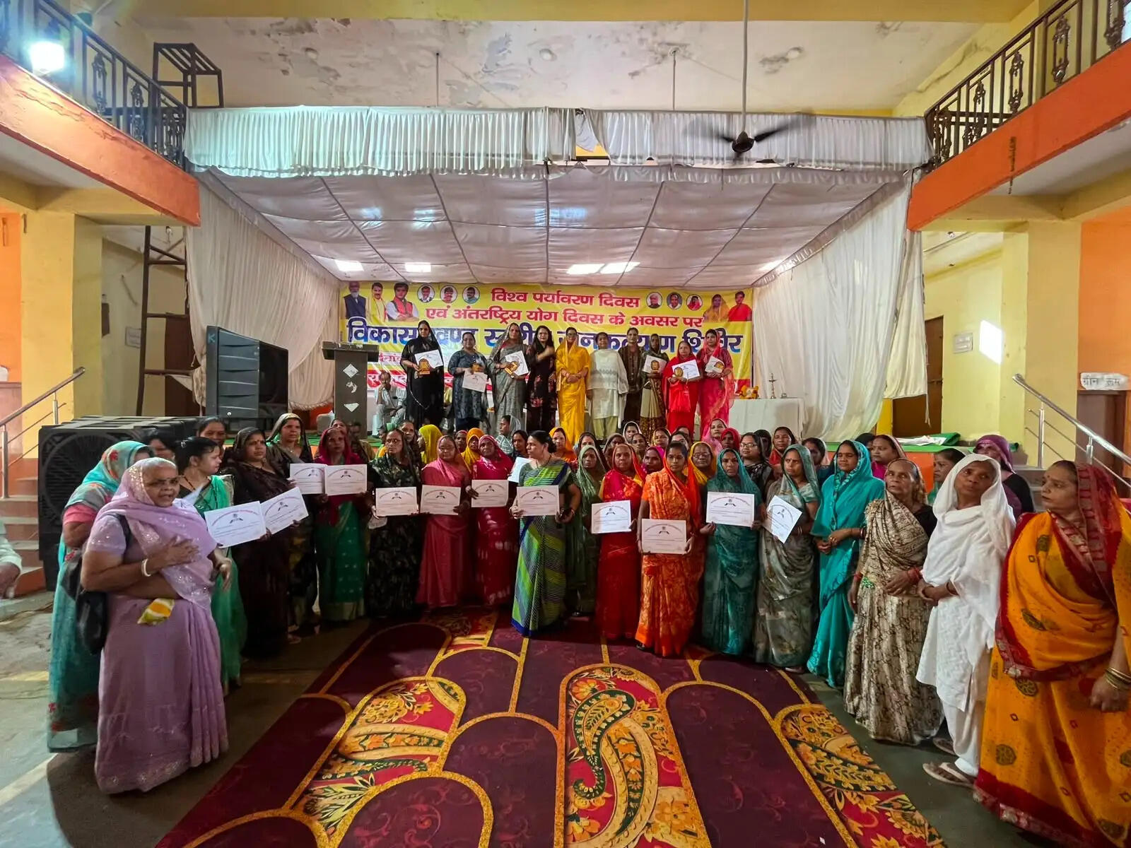 शिवपुरीः रसोइया दीदियों की कुकिंग प्रतियोगिता आयोजित, पौष्टिक व्यंजनों का किया प्रदर्शन