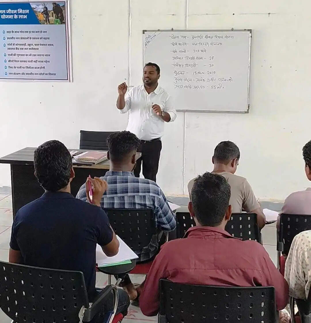 कौशल प्रशिक्षण से रोजगार की राह आसान, लाइवलीहुड कॉलेज में युवाओं को मिल रहा व्यावहारिक प्रशिक्षण