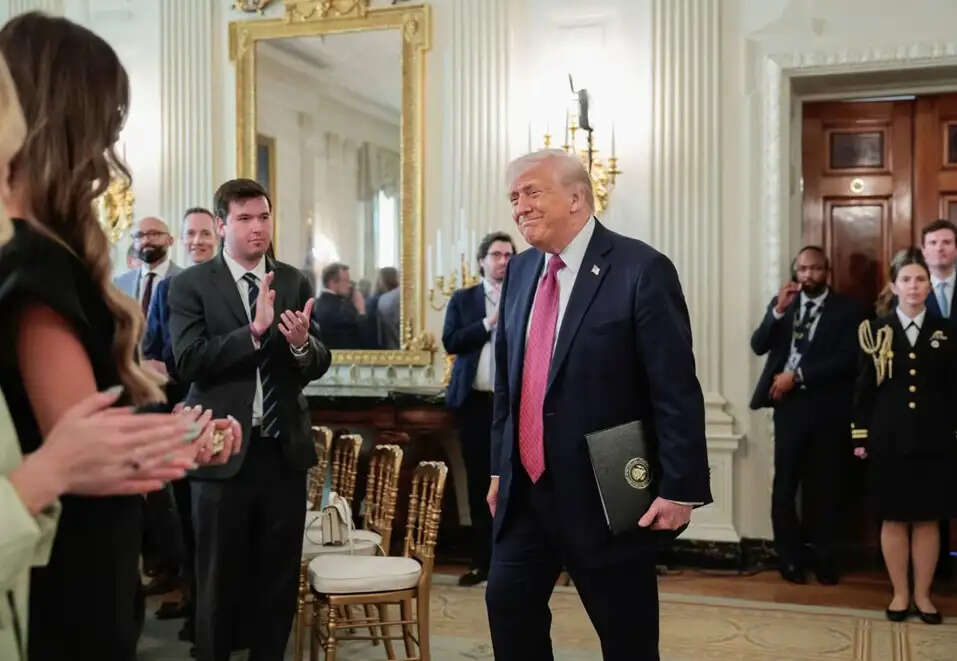 ट्रंप बोले, बढ़ा रहा हूं संघर्ष विराम, करूंगा ईरान के साझा प्रस्ताव का इंतजार, पाकिस्तान में बातचीत की मेज सूनी, लेबनान-इजराइल करीब आए