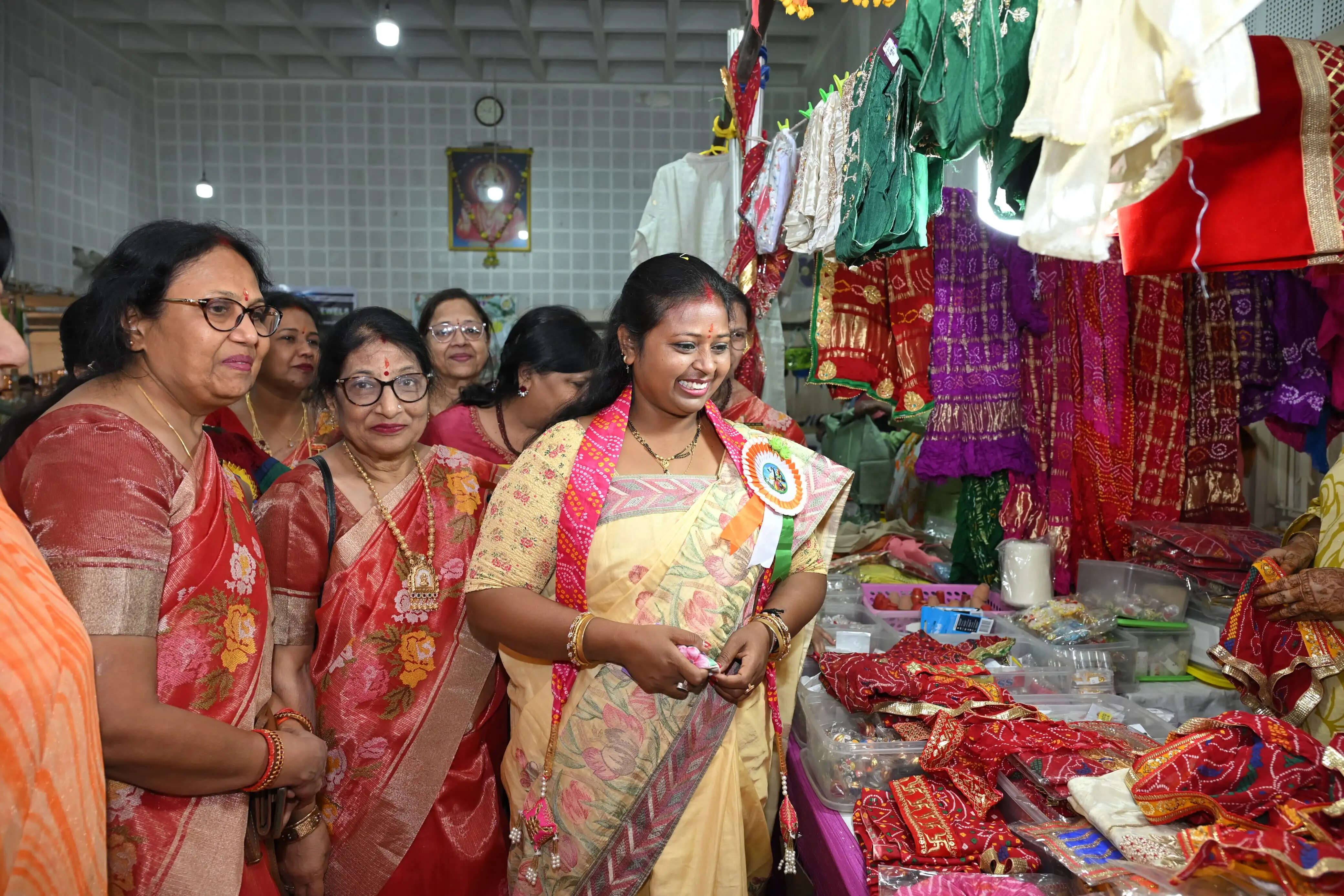 बसंत मेला का मेयर ने किया शुभारंभ, 50 स्टॉलों पर विभिन्न उत्पादों की बिक्री