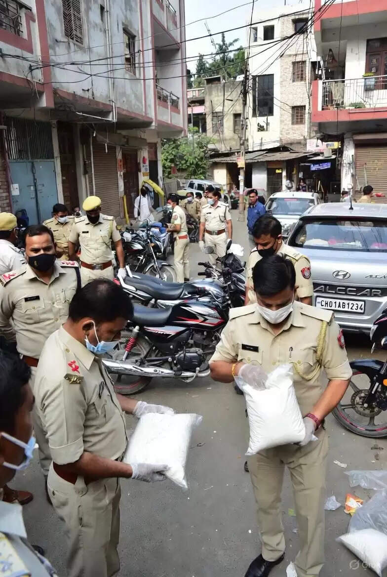 छत्‍तीसगढ़ : नशे के खिलाफ पुलिस की बड़ी कार्रवाई, नौ ड्रग्स पैडलर गिरफ्तार, 400 ग्राम हेरोइन सहित एक करोड़ से अधिक का माल जब्त