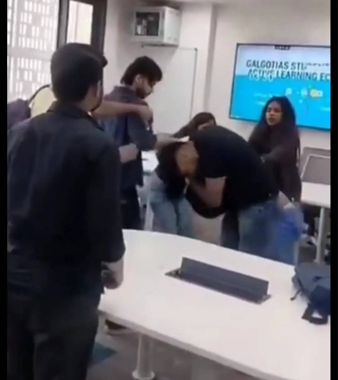 निजी विश्वविद्यालय में छात्र के साथ हुई मारपीट का वीडियो वायरल