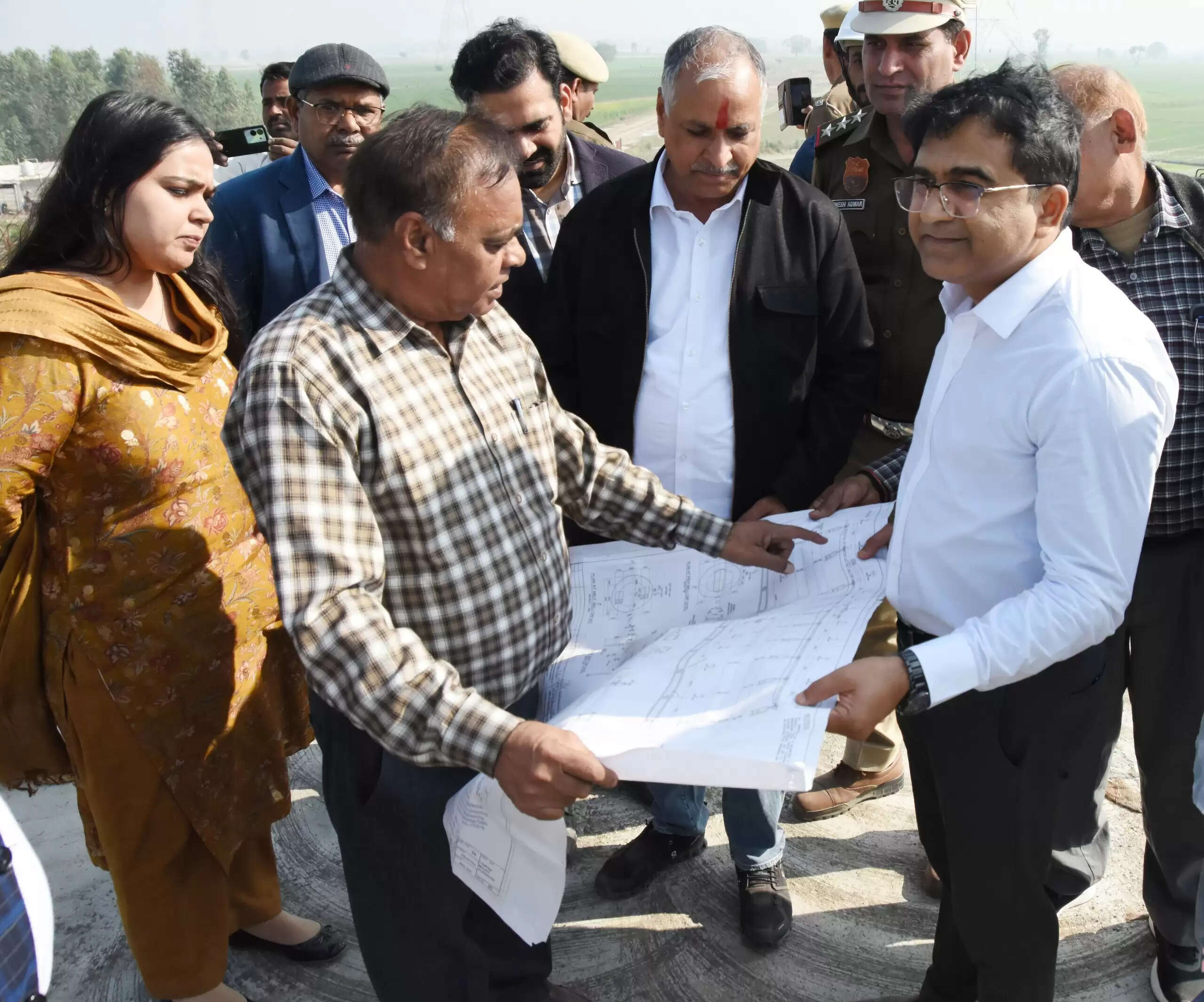होडल के विधायक व उपायुक्त ने यमुना पुल निर्माण सहित कई विकास कार्यों का किया निरीक्षण