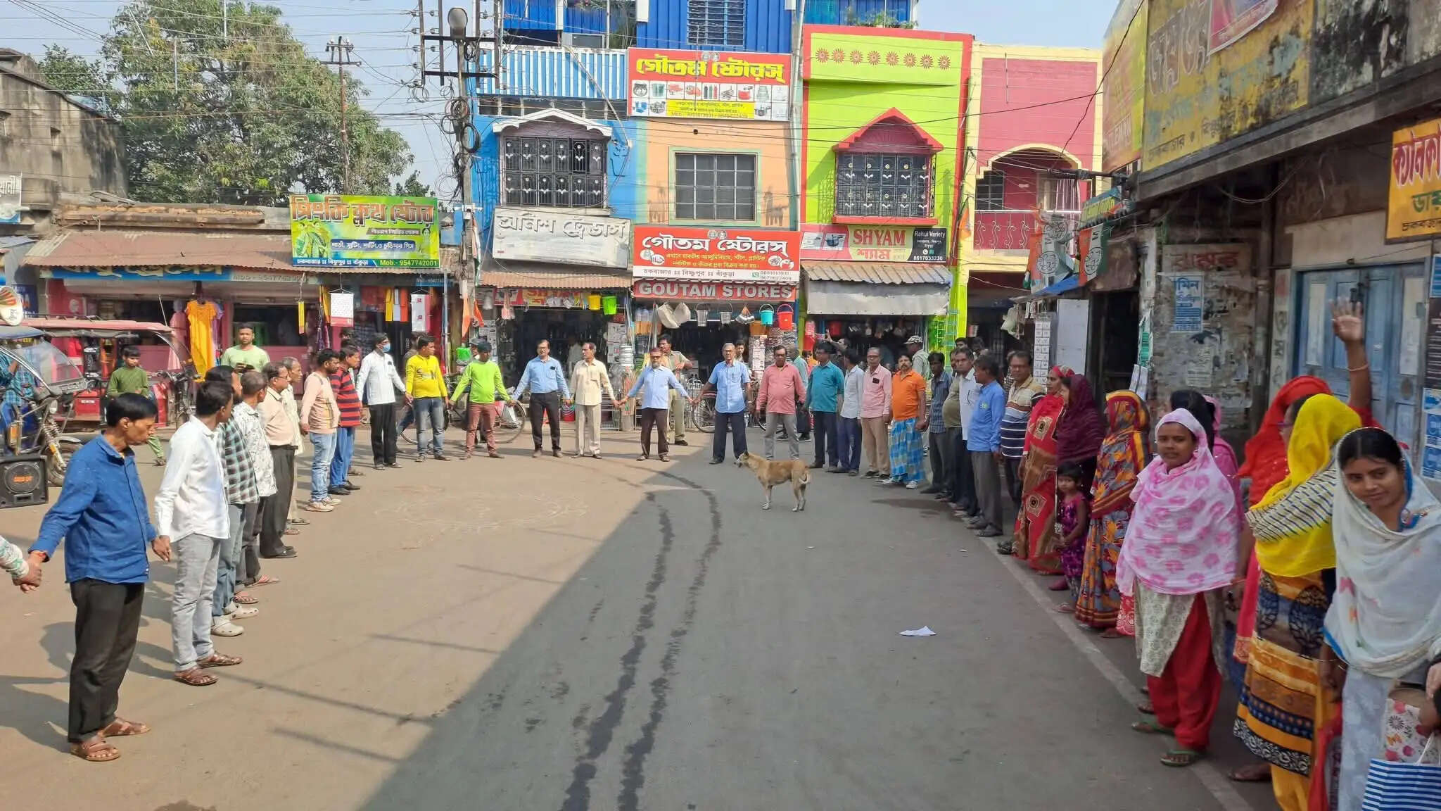 विष्णुपुर में मताधिकार की मांग को लेकर मानव बंधन