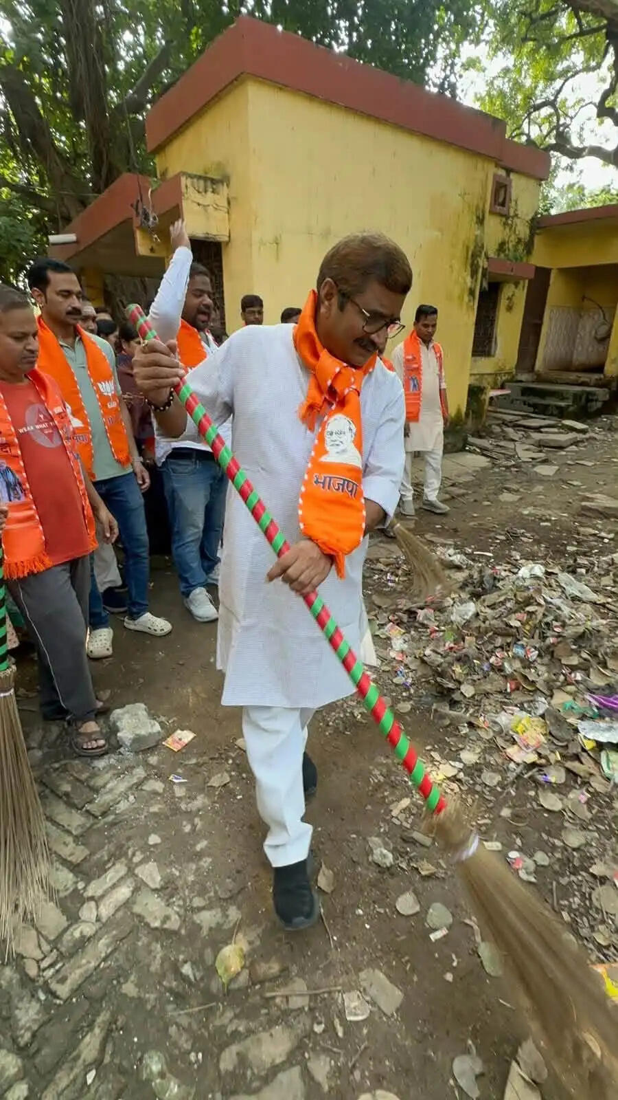मोदी के काशी में विधायक नीलकंठ ने जनसेवा की गढ़ी नई कहानी