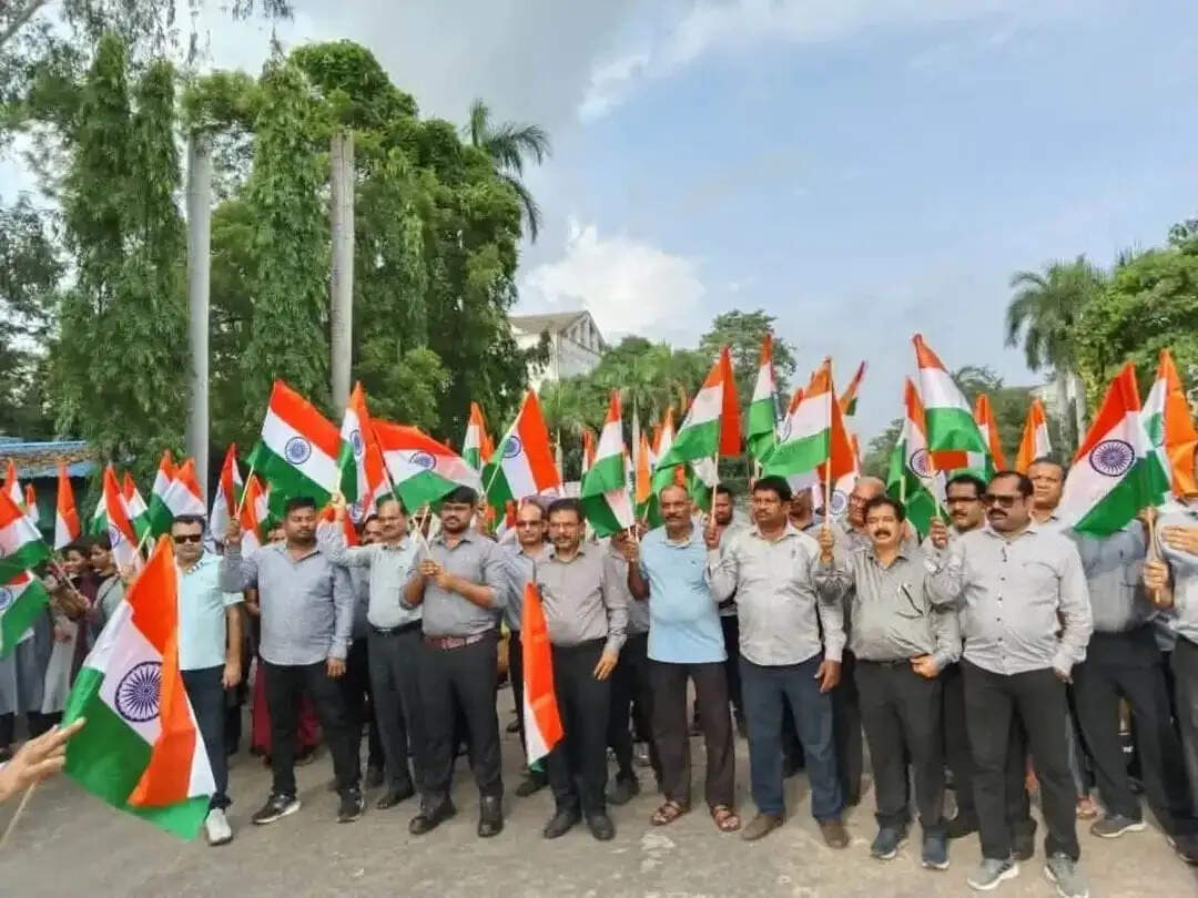 कोरबा: हर घर तिरंगा अभियान के तहत सीईडब्ल्यूएस गेवरा में निकली तिरंगा रैली