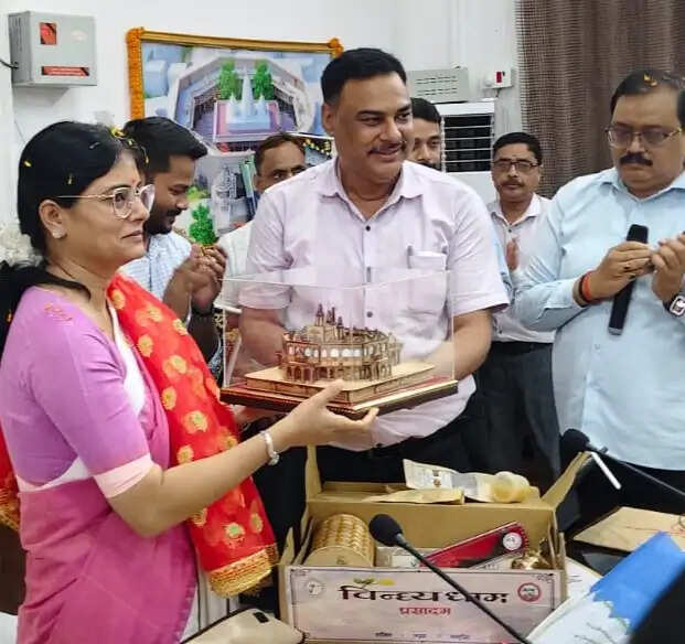 केंद्रीय मंत्री अनुप्रिया पटेल ने किया ‘विंध्य प्रसादम’ व गिफ्ट बॉक्स का शुभारंभ