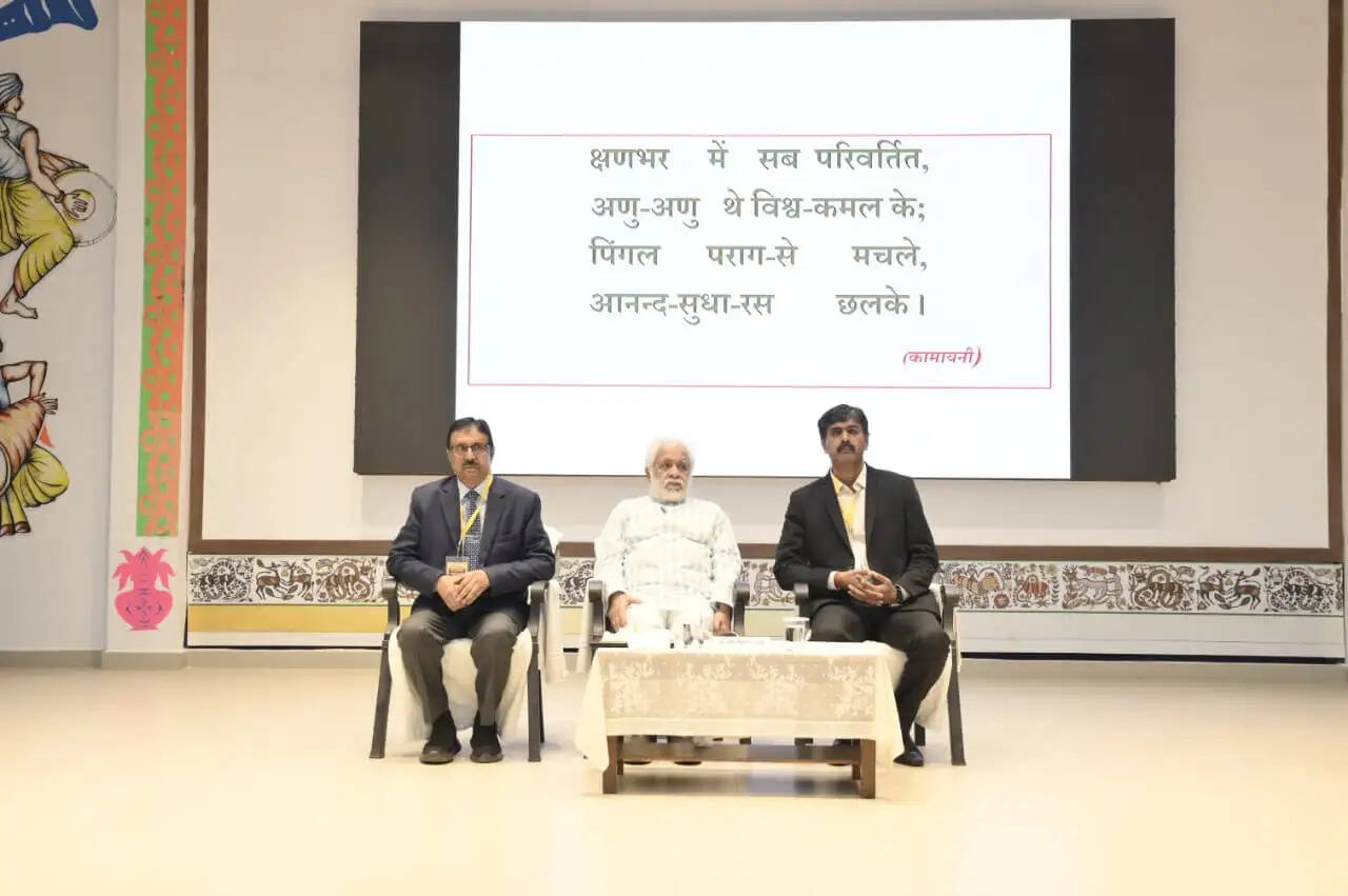 अपनी शक्ति की पहचान ही आनंद की अनुभूति का आधार : डॉ सलूजा