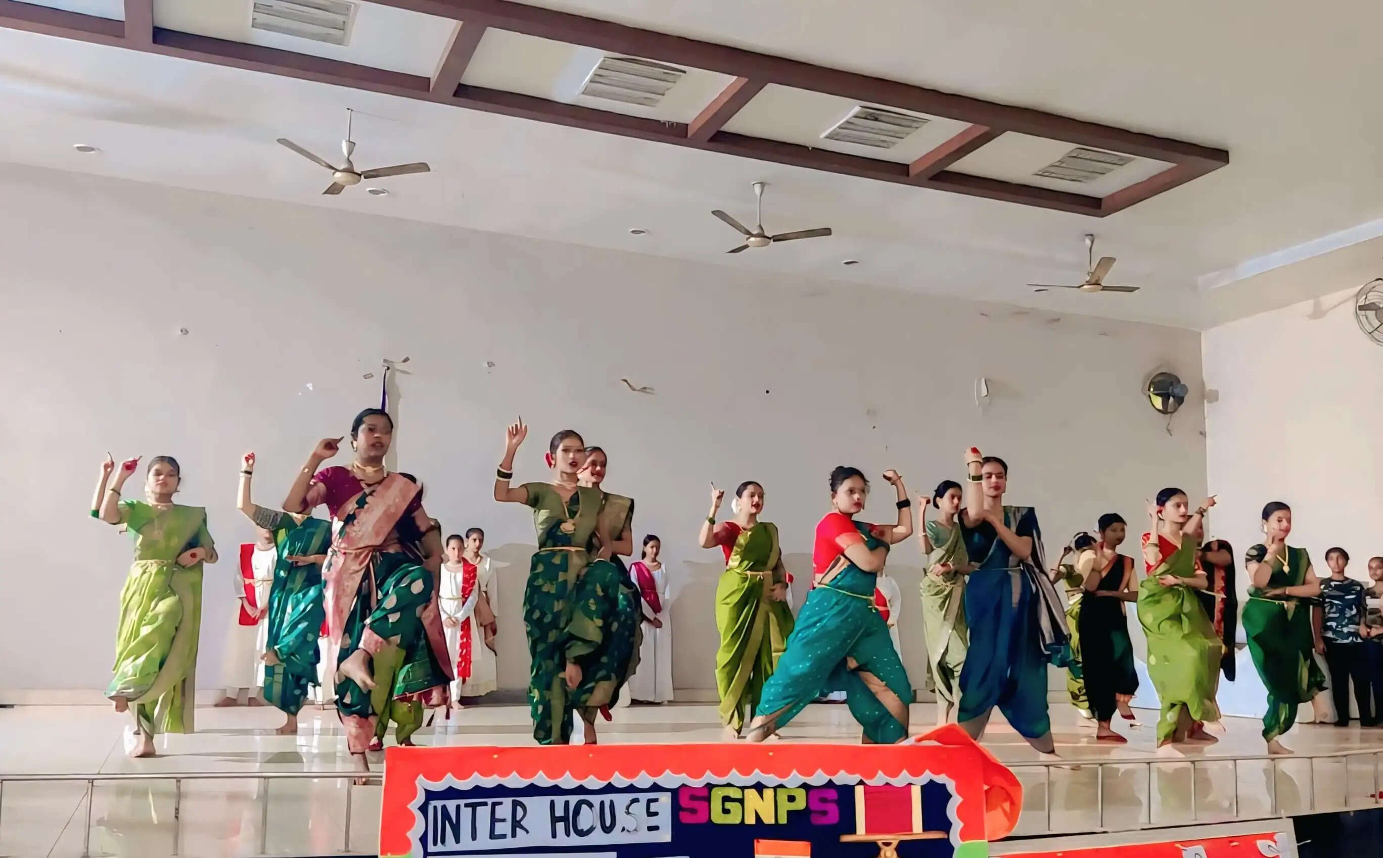 गुरु नानक पब्लिक स्कूल में इंटर-हाउस नृत्य प्रतियोगिता संपन्न
