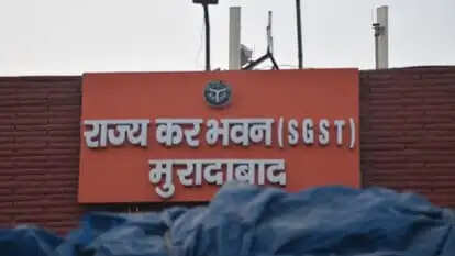 कॉपी किताबें व स्टेशनरी की बिक्री बिना बिल व रसीद के किए जाने पर बुक डिपो दोषी