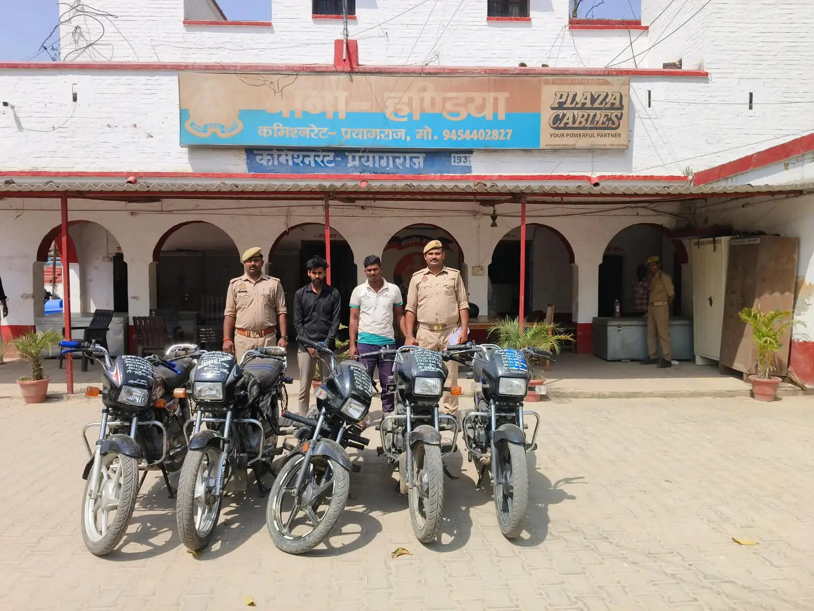 दाेपहिया वाहन चोरी करने वाले गिरोह का खुलासा, तीन नाबालिग समेत पांच गिरफ्तार