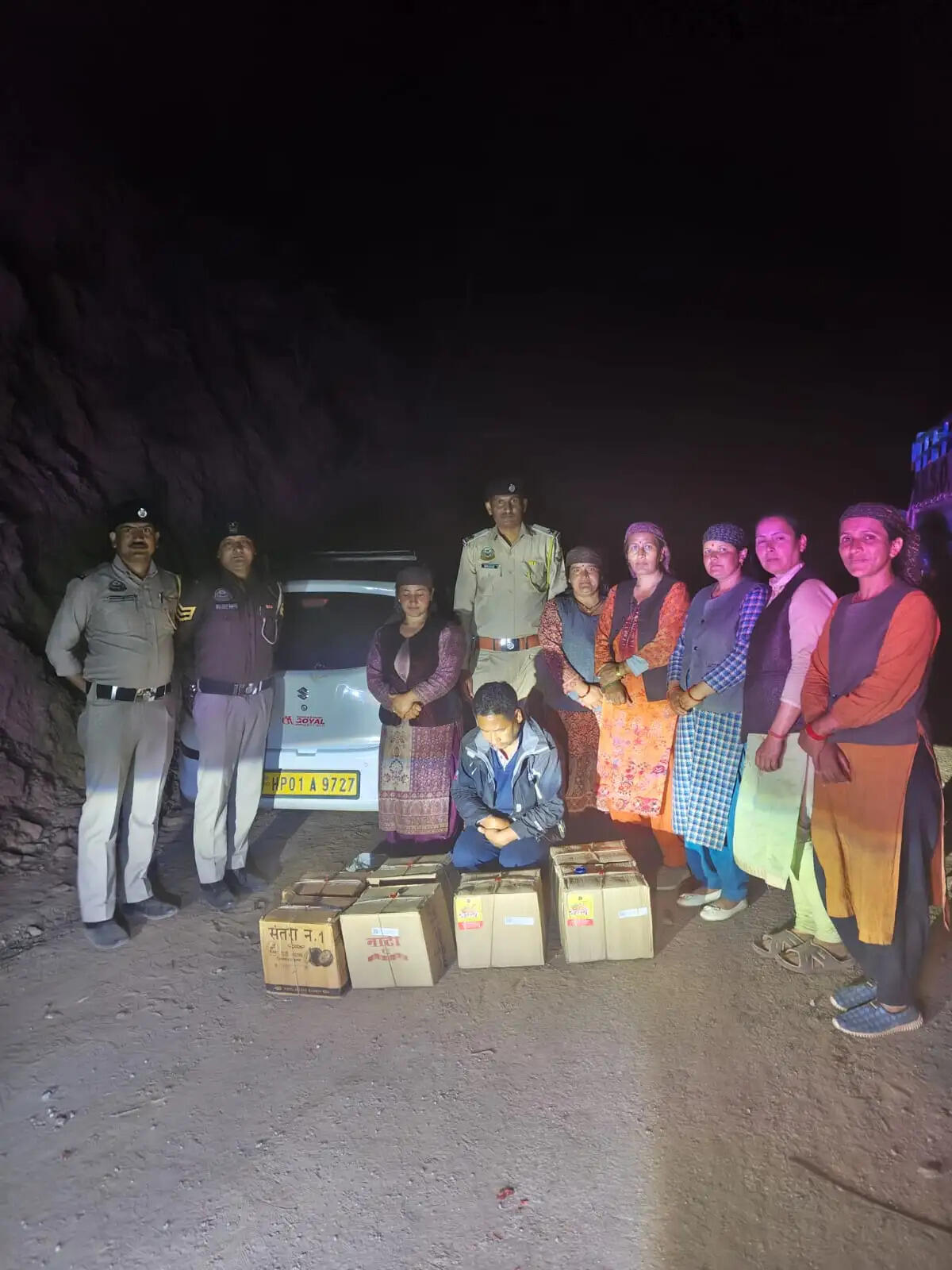 शिमला : गांव की महिलाओं के जज्बे से अवैध शराब के कारोबार पर चोट, दो तस्कर काबू