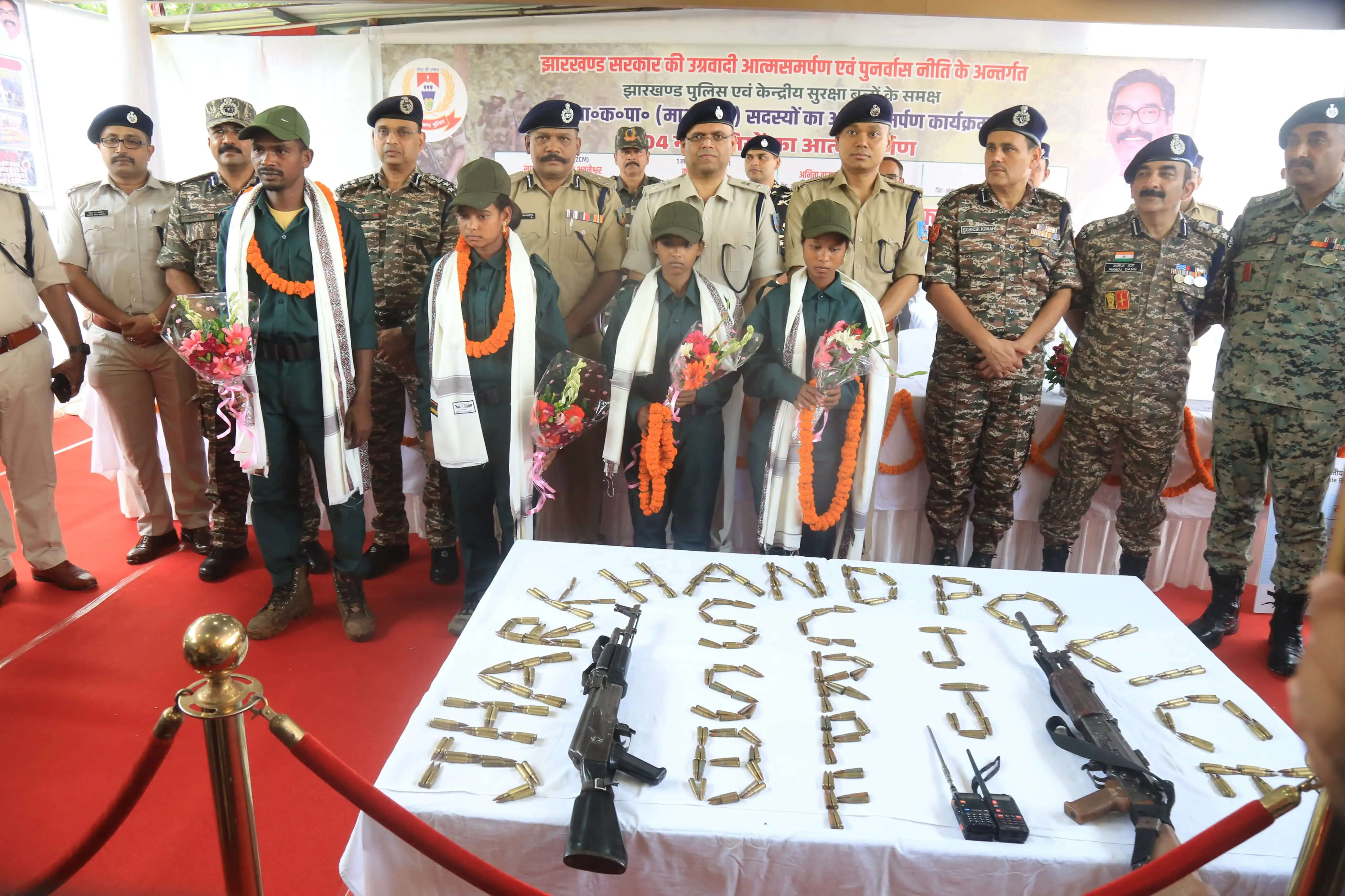कोल्हान में नक्सल विरोधी अभियान को बड़ी सफलता, चार हार्डकोर नक्सलियों ने किया आत्मसमर्पण
