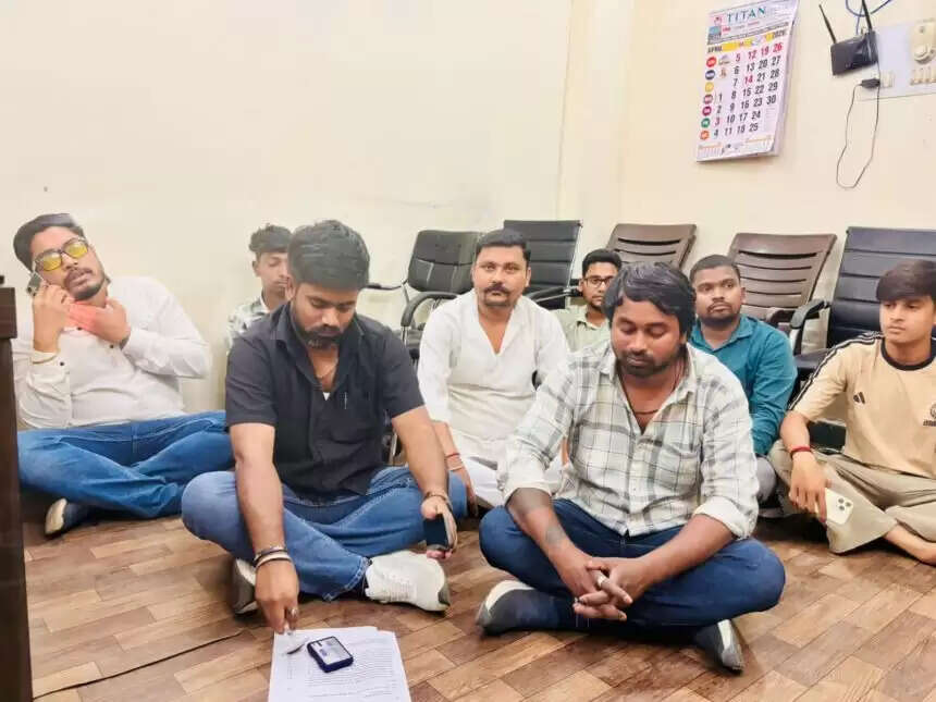 कोरबा में खाद्य विभाग के खिलाफ प्रदर्शन, राशन वितरण में देरी को लेकर कांग्रेस का धरना