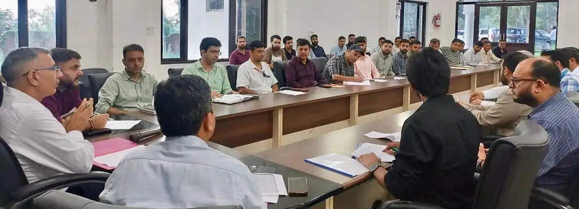 बिलावर में डीसी राजेश शर्मा ने की समीक्षा बैठक
