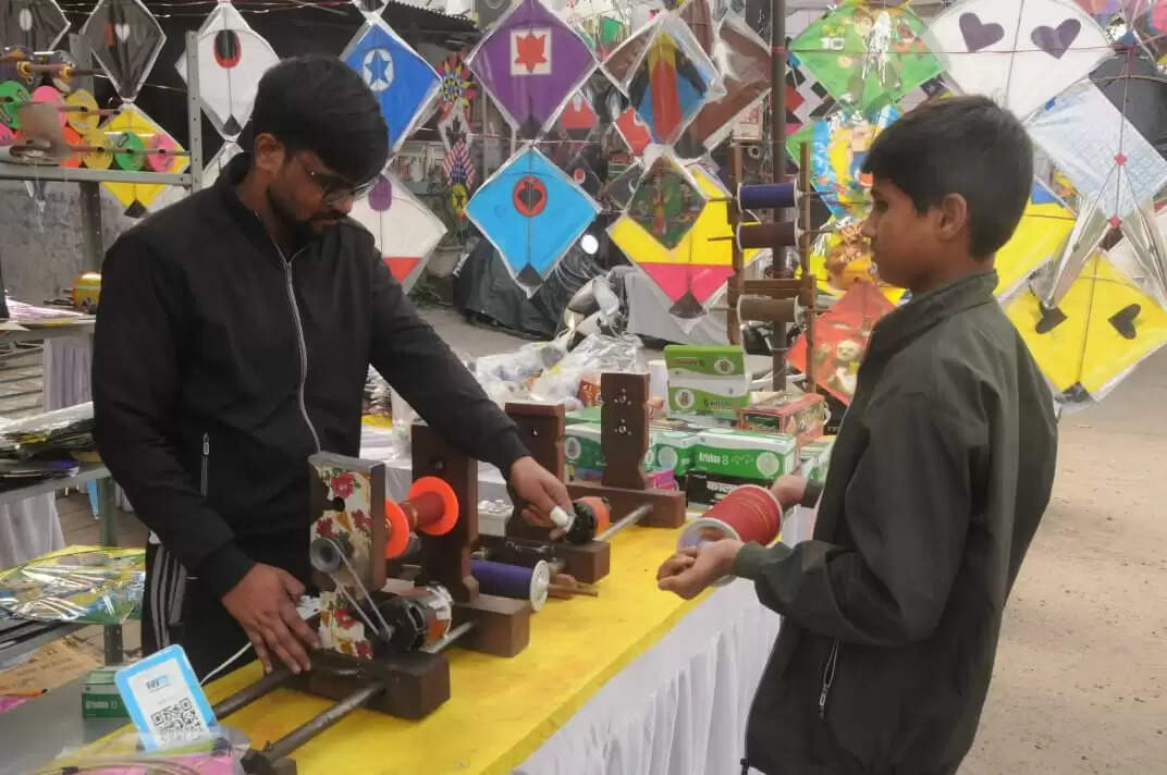 रंग-बिरंगी पतंगों से सजा जयपुर: दामों में 30 प्रतिशत तक बढ़ोतरी