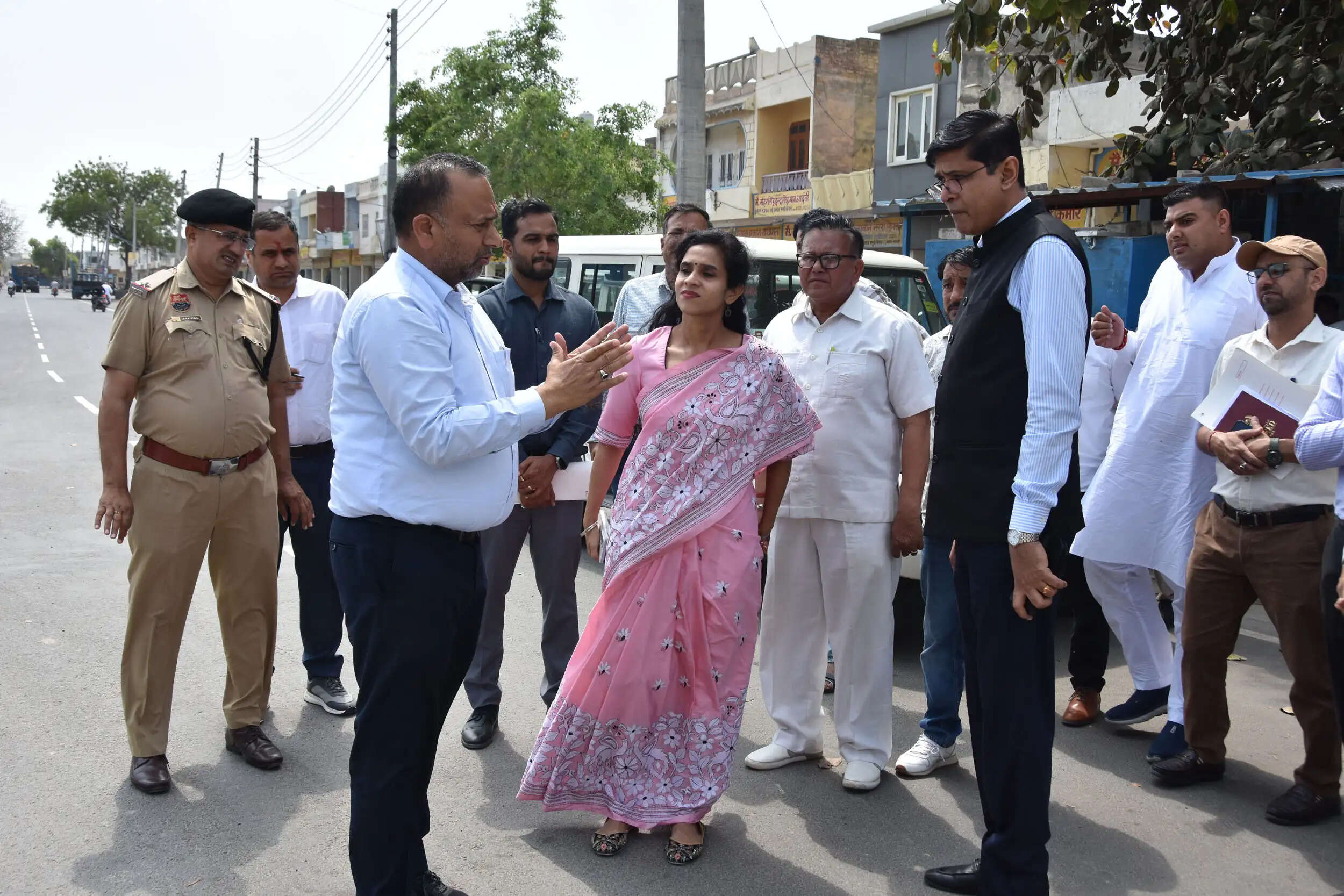 कैथल : मुख्यमंत्री के अतिरिक्त प्रधान सचिव साकेत कुमार ने किया अनाज मंडी का दौरा