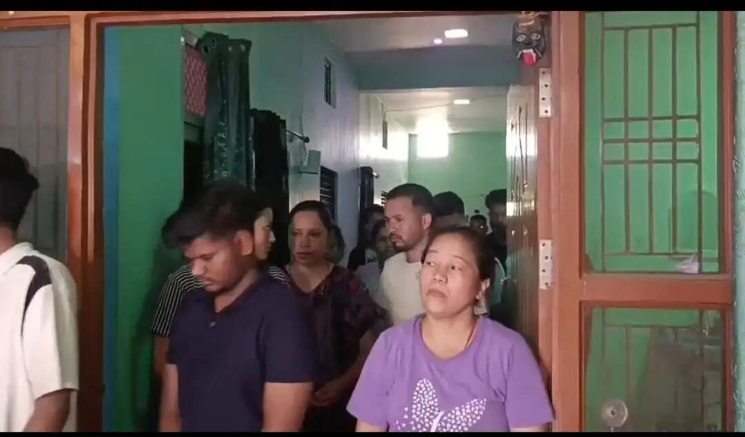 उप्र के कुशीनगर में बंधक नेपाल के 453 युवक-युवतियों मुक्त कराया गया