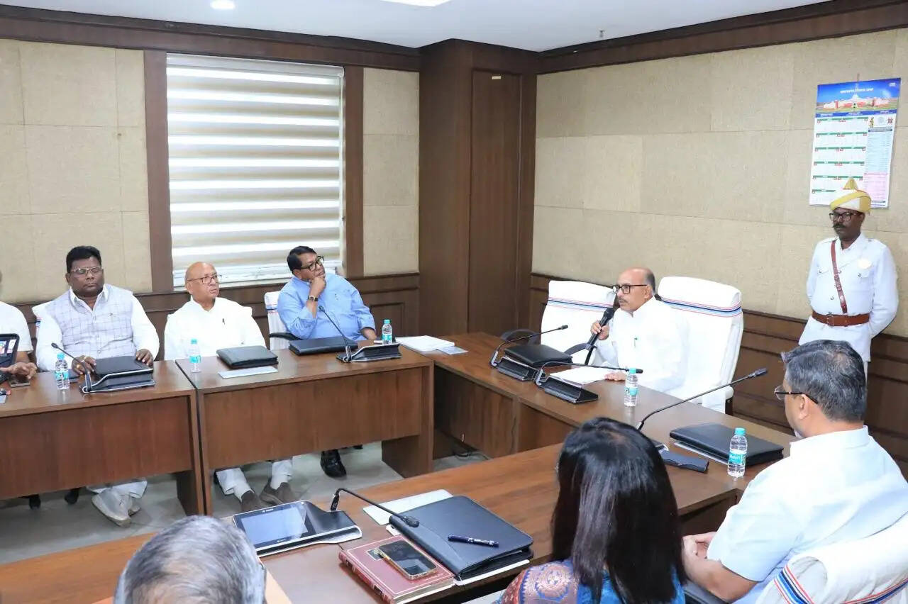 जनकल्याण के लिए विधानसभा की समितियां जिलों की समस्याओं का करें निराकरण : स्पीकर