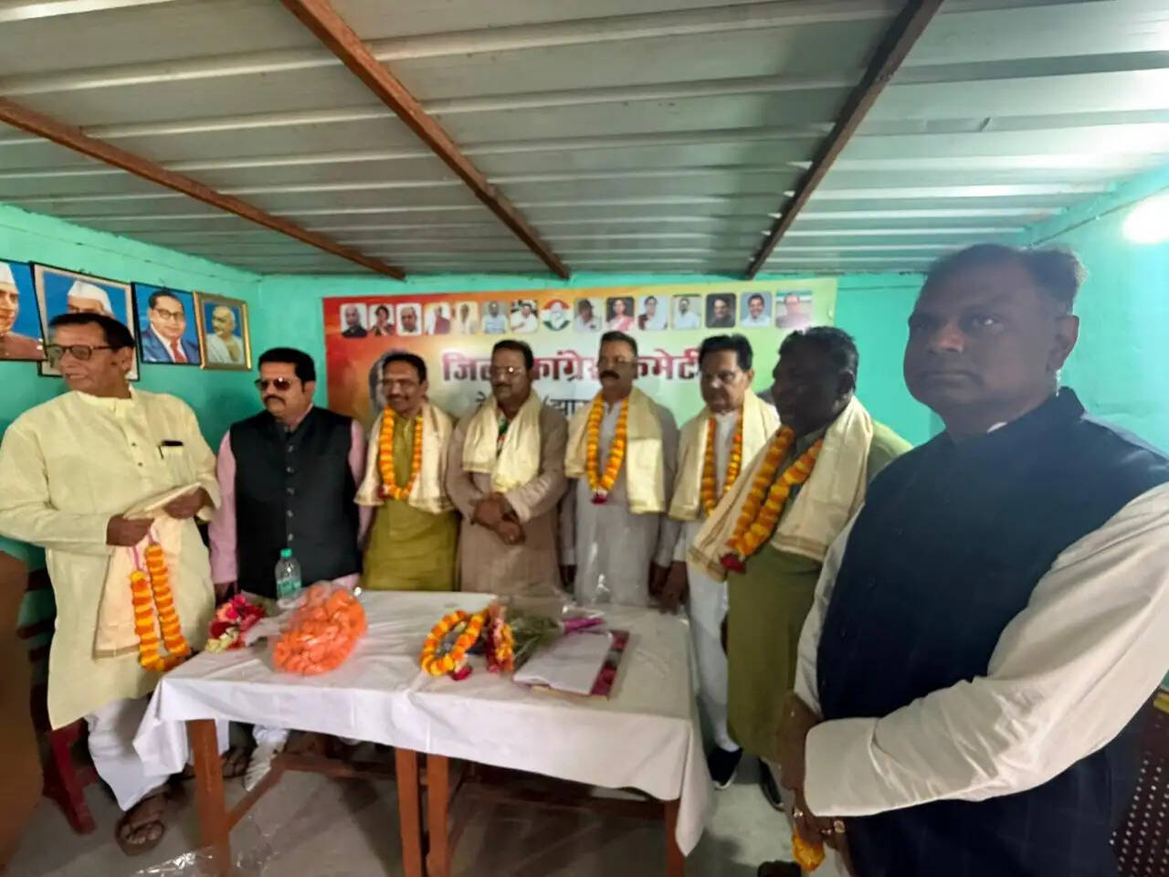 कांग्रेस पार्टी ने नवनियुक्त पदाधिकारियों को किया सम्मानित