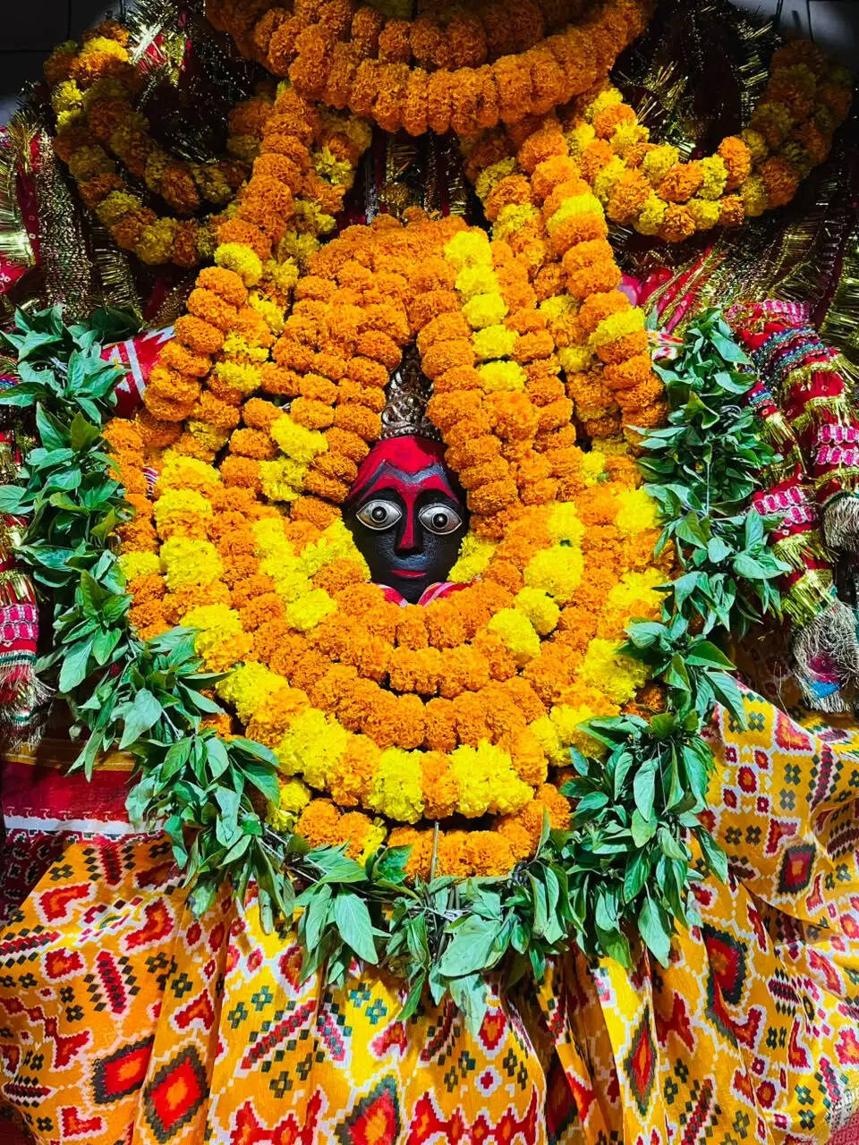 नवरात्र में मां शीतला चौकियां धाम में उमड़े श्रद्धालु, दर्शन-पूजन के लिए लगी लंबी कतारें