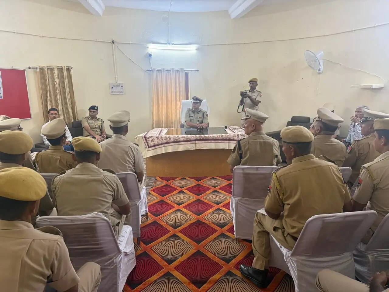 सीमा से पुलिस लाइन तक डीजीपी का दौरा: जवानों से संवाद से लेकर बच्चों की पढ़ाई तक परखी व्यवस्थाएं