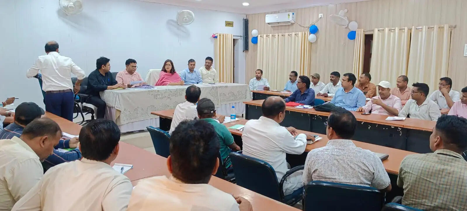 डीडीसी ने की मनरेगा योजनाओं की समीक्षा, मानव दिवस सृजन एवं वृक्षारोपण अभियान को लेकर निर्देश