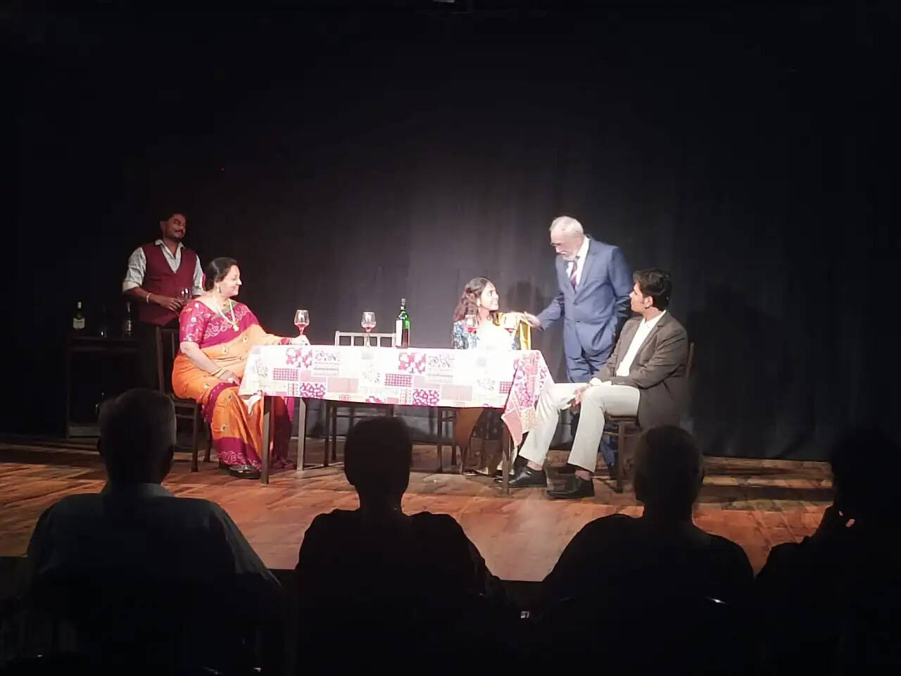 राष्ट्रीय नाट्य महोत्सव: दूसरी संध्या में एक इंस्पेक्टर से मुलाकात नाटक ने छोड़े आत्ममंथन के सवाल