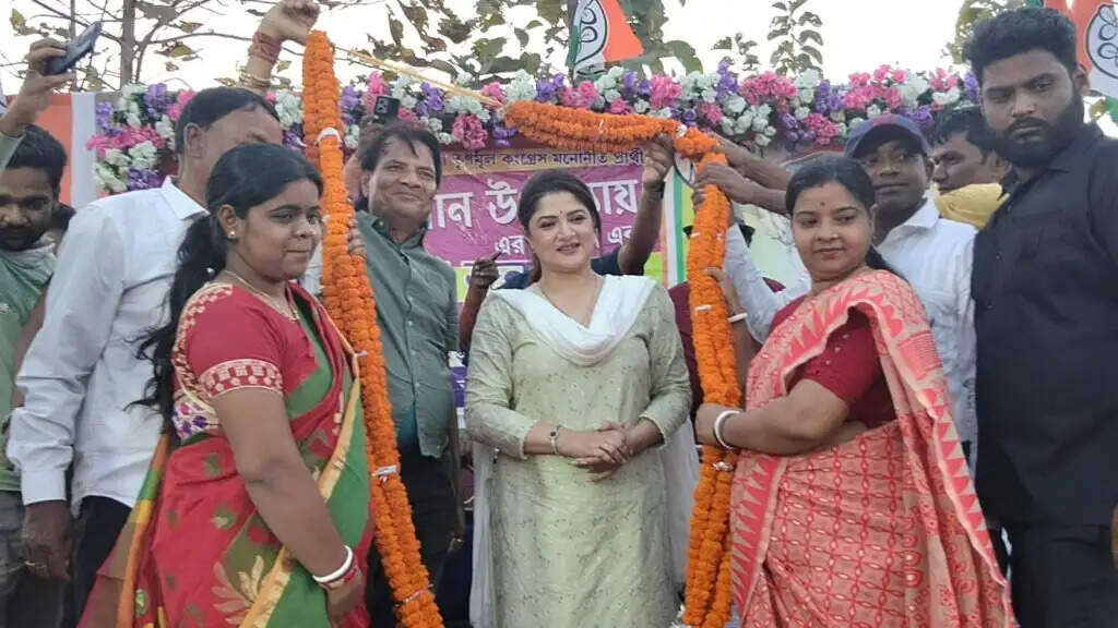 चुनाव 26 : बाराबानी में विधान उपाध्याय के समर्थन में श्रावंती चटर्जी ने चुनावी प्रचार किया