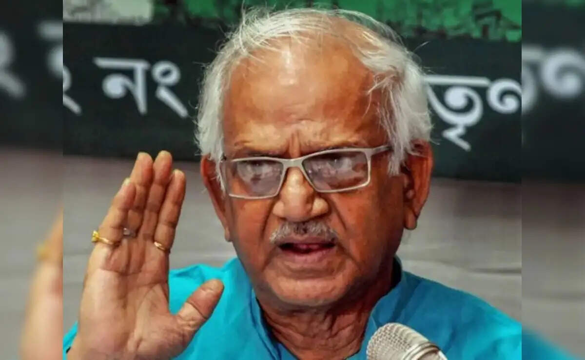 ‘पहले जो सत्र का बहिष्कार करते थे, आज वही ज्ञान दे रहे हैं’ : शोभनदेव चट्टोपाध्याय