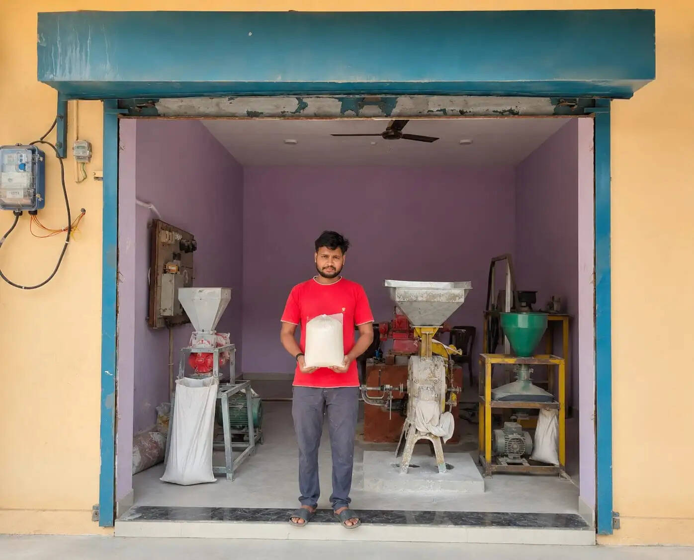 कोरबा में प्रधानमंत्री सूक्ष्म खाद्य उद्यम योजना से बदली मोहम्मद यासिन की राह, आटा चक्की से हर माह 20-25 हजार की आय