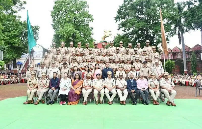 सागरः जवाहरलाल नेहरू पुलिस अकादमी में 43 आबकारी अधिकारियों का दीक्षांत समारोह संपन्न