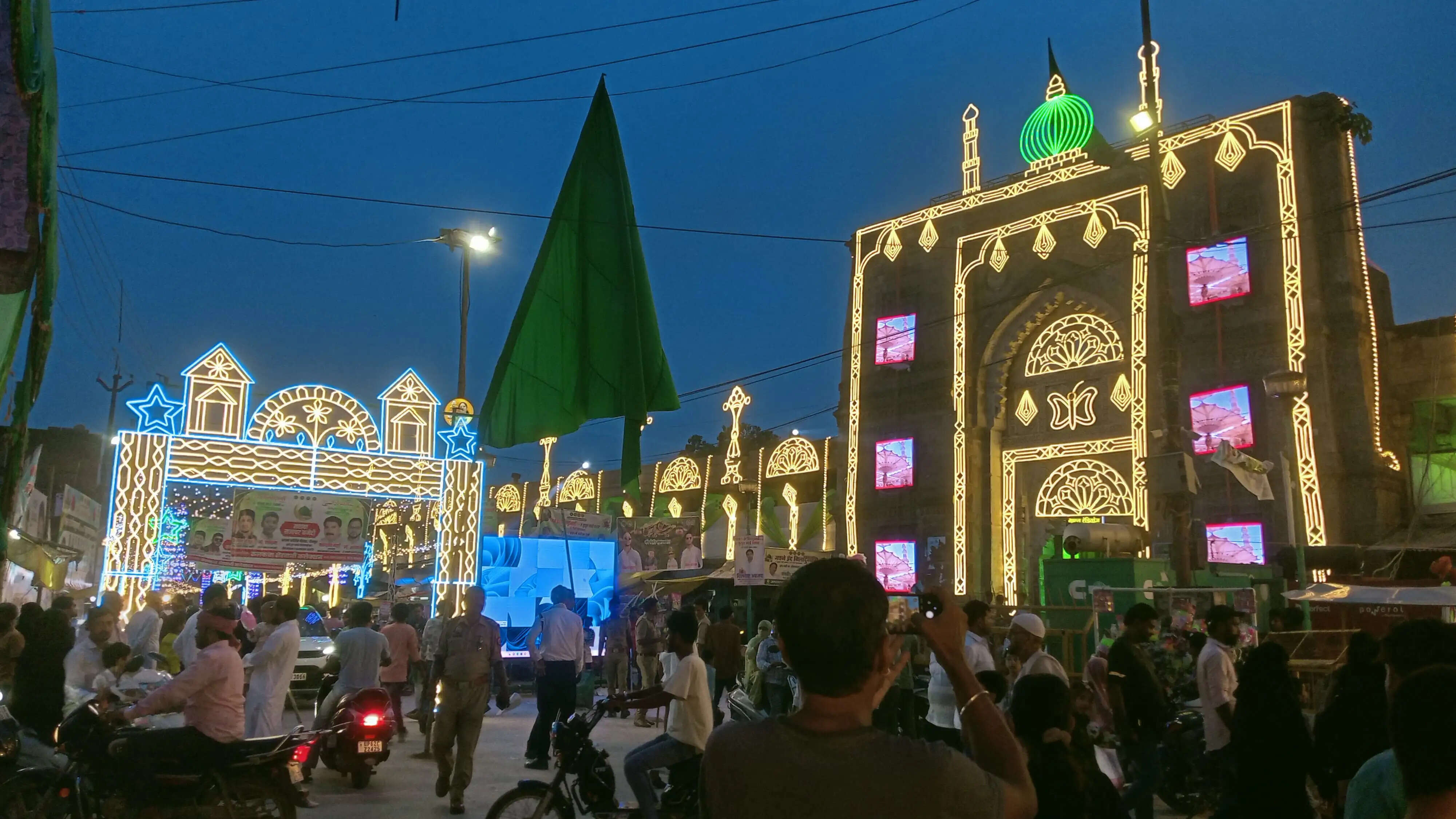 जौनपुर में हर्षोल्लास से मनाया गया ईद मिलादुन्नबी, निकला ऐतिहासिक जुलूस