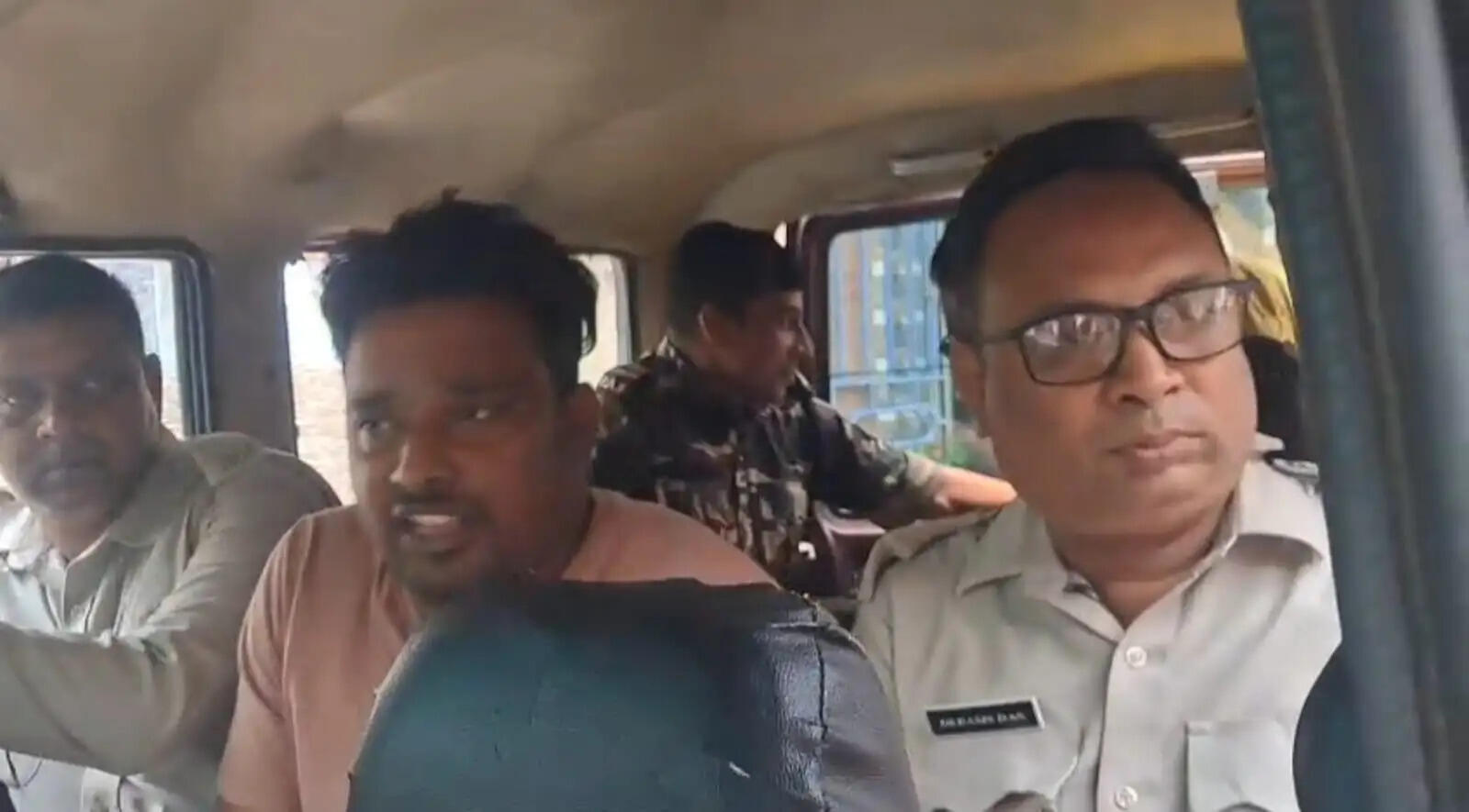 अवैध हथियार के साथ गिरफ्तार पूर्व तृणमूल विधायक रामेंदु सिंहराय का करीबी