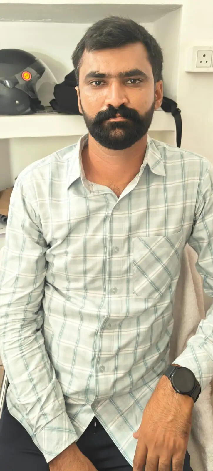पटवारी आठ हजार रुपये रिश्वत लेते गिरफ्तार