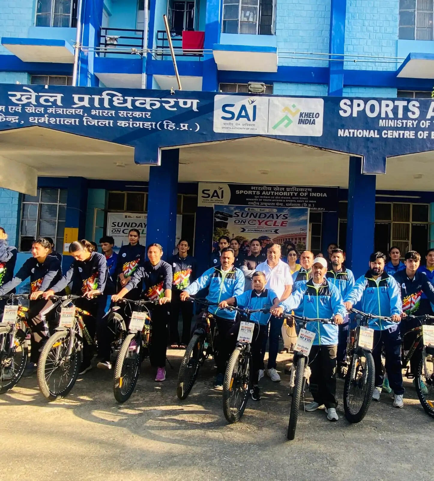 पत्रकारों ने साइकिल चलाकर दिया फिट इंडिया का संदेश