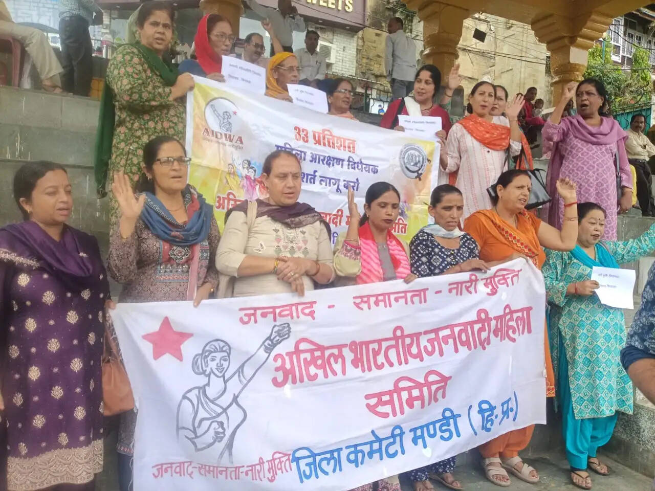महिला आरक्षण विधेयक बिना देरी लागू करवाने को जनवादी महिला समिति का धरना प्रदर्शन