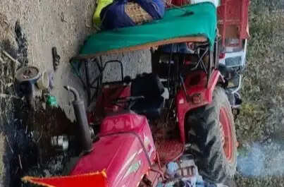 बाराबंकी: भगौली तीर्थ में जल भरने जा रहे शिव भक्तों से भरी ट्रैक्टर-ट्रॉली पलटी, कई घायल, एक की हालत गंभीर