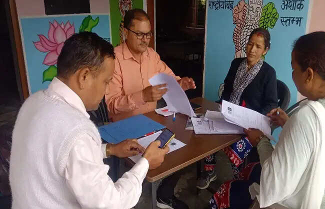 आठ दिन में 13 बीएलओ ने पूरा किया एसआईआर कार्य