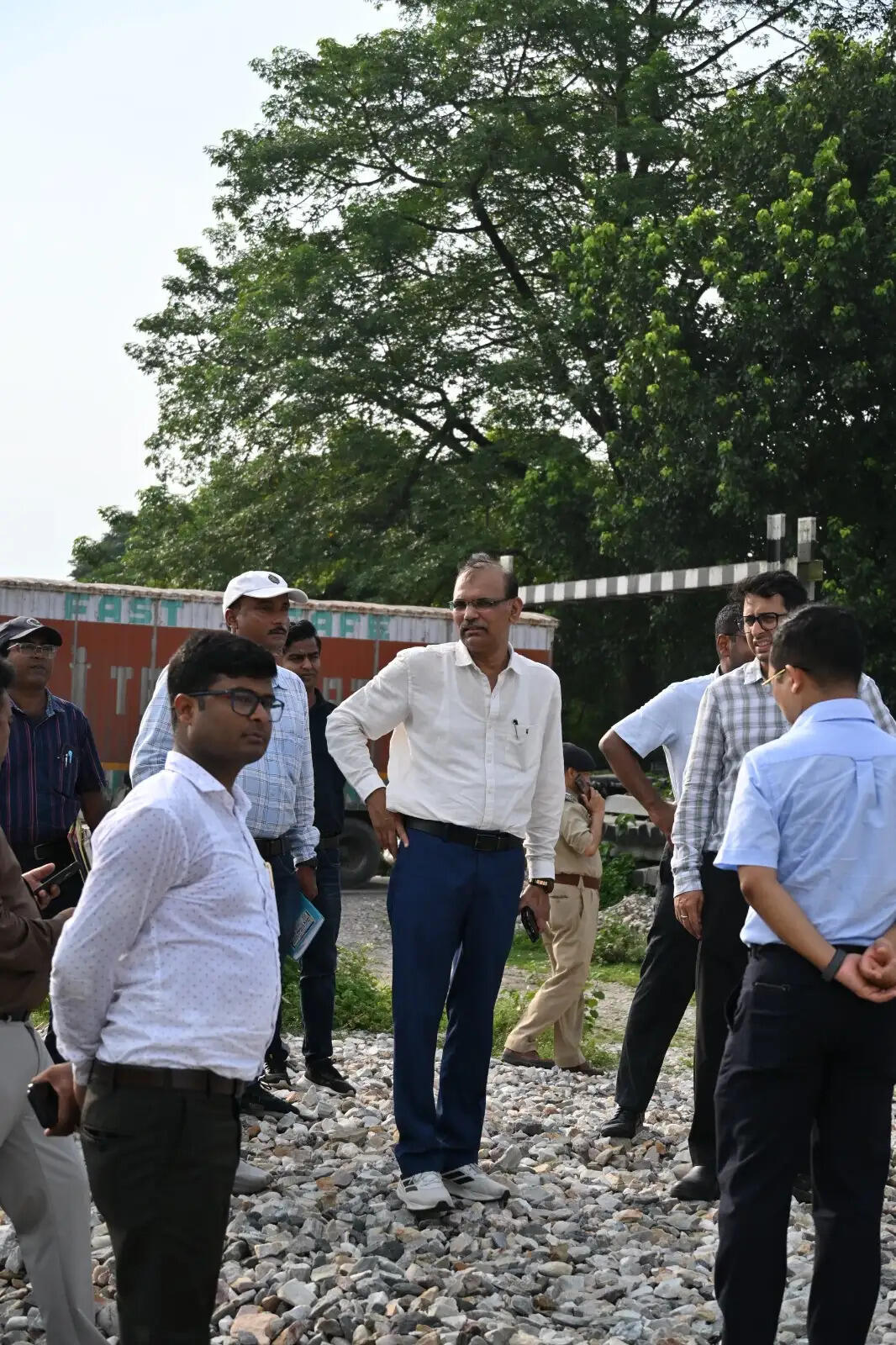 अलीपुरद्वार डीआरएम ने किया विंडो ट्रेलिंग का निरीक्षण