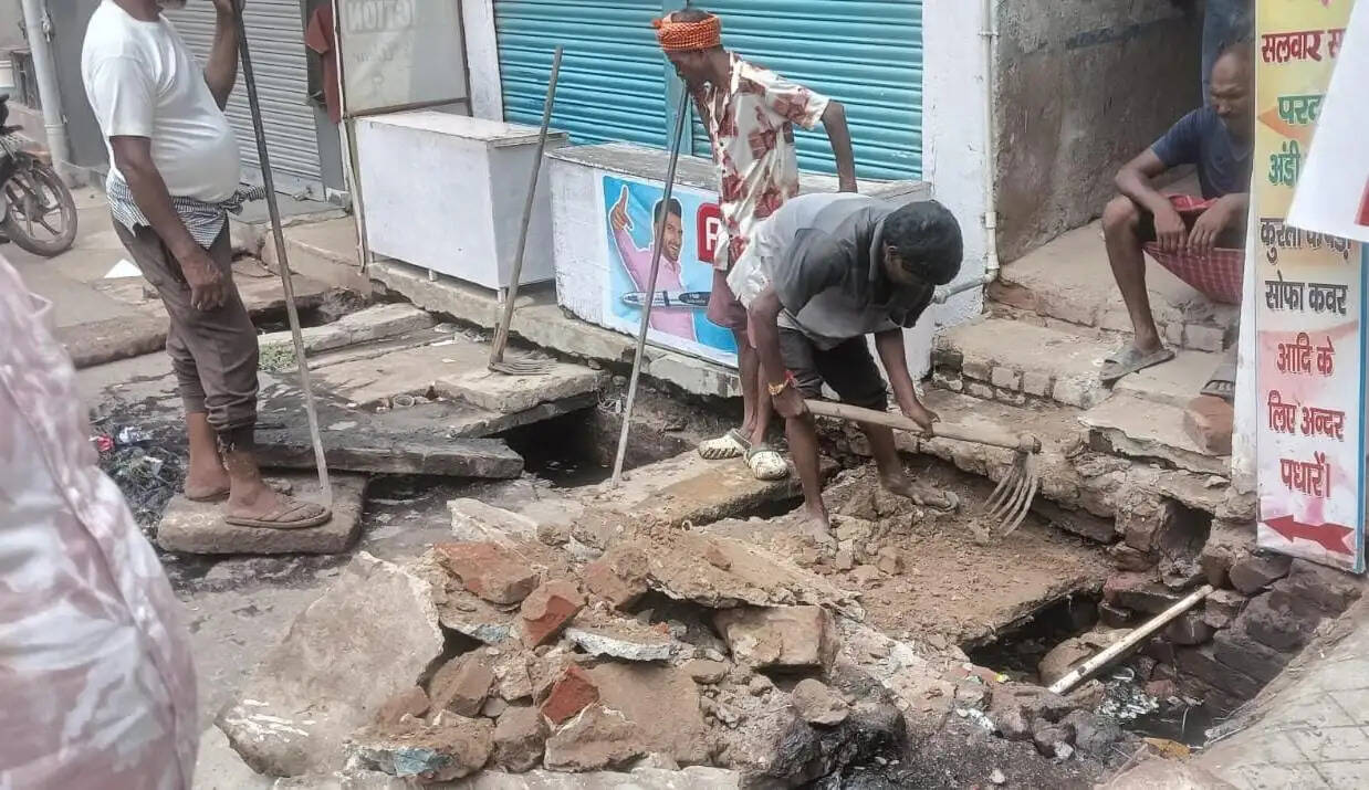 भागलपुर बाजार में अतिक्रमण पर चला नगर निगम का डंडा, अवैध निर्माण ध्वस्त