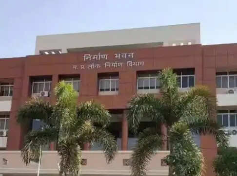 बुरहानपुर की दो परियोजनाओं में लापरवाही पर अधिकारियों को नोटिस, ठेकेदारों के पंजीयन निलंबित