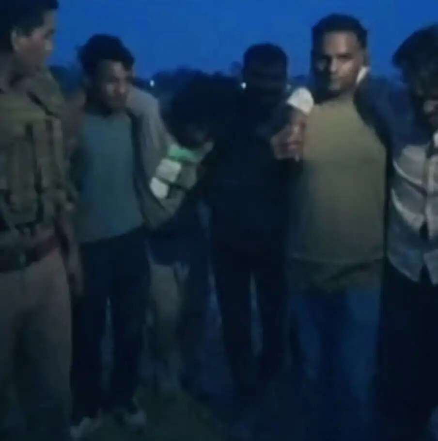 सर्राफा दुकान में लूट करने वाले पांच बदमाश मुठभेड़ में गिरफ्तार