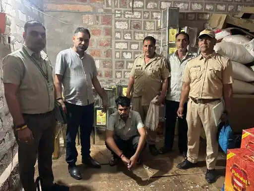 नकली घी और पाम ऑयल जब्त, सरपंच चुनाव और त्योहारों पर गांवों में सप्लाई होना था