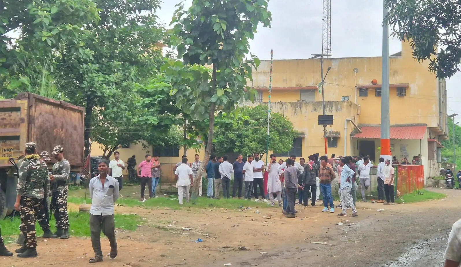 नाबालिग से दुष्कर्म के आरोपित की मौत मामले में 56 नामजद सहित कई अज्ञात पर मामला दर्ज, 12 गिरफ्तार