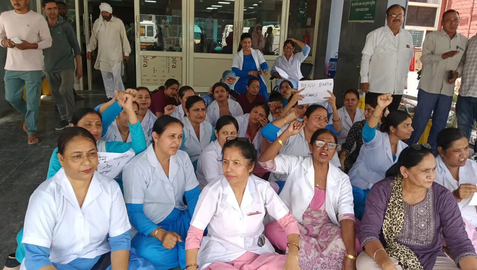 सिरसा: नर्सिंग कर्मचारियों ने दो घंटे पैन डाउन हड़ताल कर जताया रोष