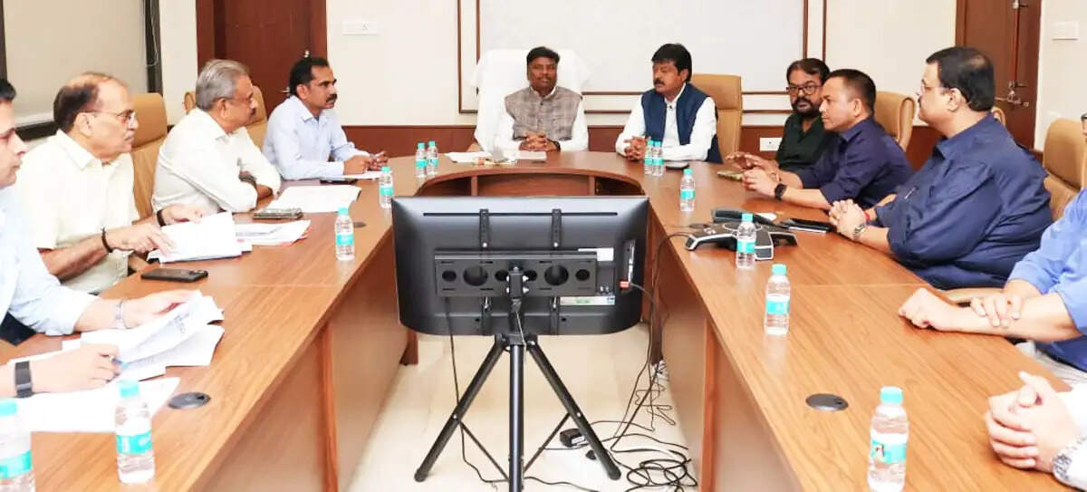 यात्री किराया विवाद का जल्द होगा समाधान, परिवहन विभाग की अधिकाधिक सेवाएं होंगी ऑनलाइन&nbsp;:&nbsp;मंत्री केदार कश्यप